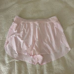 Lululemon Find Your Pace Short Milkshake Color